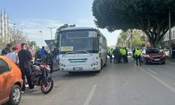 Adana'da otobüse çarpan motosikletteki genç öldü, sürücü yaralandı