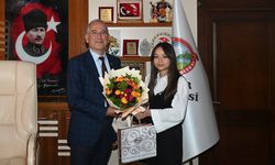 Anamur Belediye Başkanı Deniz, koltuğunu 8. sınıf öğrencisine devretti