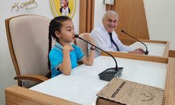 Bozyazı Belediye Başkanı Çetinkaya koltuğunu öğrencilere devretti