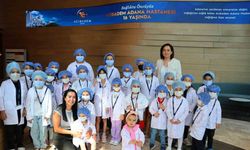 Çocuklar doktor olup maketler üzerinde ameliyat yaptı