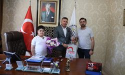 Karaisalı Belediye Başkanı Şimşek koltuğunu 4. sınıf öğrencisine devretti