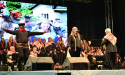 Kumluca 26. Geleneksel Tarım ve Seracılık Festivali'nde konser verildi