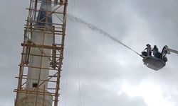 Sincan’da Cami Minaresine Yıldırım Düştü