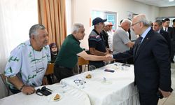 Adana Valisi Yavuz Selim Köşger huzurevi sakinlerini ziyaret etti