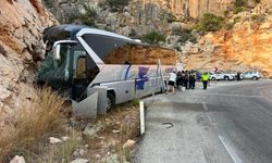 Antalya Kaş’ta Yolcu Otobüsü Kayalıklara Çarptı: 8 Yaralı