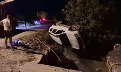 Antalya'da sulama kanalına devrilen otomobildeki 2 kişi öldü