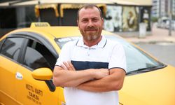 Mersin'de el freni çekilmediği için hareket eden otomobili taksici durdurdu