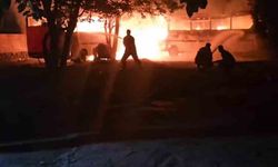 Hatay’da Midibüs Yangını: 2 Araç Küle Döndü