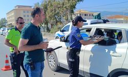 Samandağ'da polis ekipleri vatandaşların bayramını kutladı