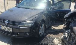 Antalya'da üç aracın karıştığı kazada 5 kişi yaralandı