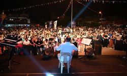 Demre'de Ayna grubu konser verdi