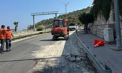 Finike-Demre kara yolunda yol ve çevre düzenleme çalışmaları yapılıyor