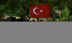 Mersin'de imece usulü hazırlanan aşure vatandaşlara dağıtıldı