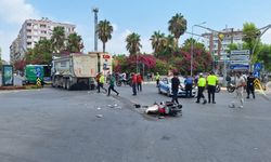 Mersin'de kamyonla çarpışan motosikletteki 1 kişi öldü, 1 kişi yaralandı