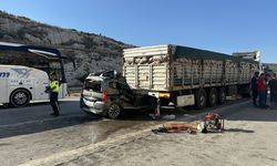 Mersin'de tıra çarpan hafif ticari araçtaki 1'i çocuk 5 kişi öldü