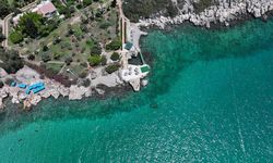 Mersin'deki Yapraklı Koy denizde "havuz keyfi" yapmak isteyenleri ağırlıyor
