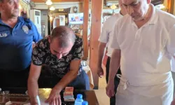 Kahramanmaraş'ta işçilerin bulduğu içinde para bulunan çanta sahibine teslim edildi