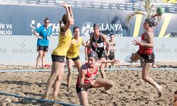 Plaj hentbolunda EHF Avrupa Şampiyonası, Antalya'da sürüyor