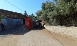 Adana'da devrilen traktörün sürücüsü yaralandı
