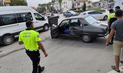 Adana'da iki otomobilin çarpıştığı kazada 3 kişi yaralandı