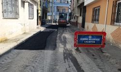 Akdeniz ilçesinin sokaklarında yenileme ve düzenleme çalışması yapılıyor