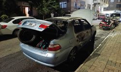 Alanya'da park halindeki otomobil yandı