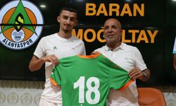 Alanyaspor'da 4 transfer için imza töreni