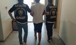 Antalya'da 8 iş yerinin yandığı olaya ilişkin 2 zanlı tutuklandı