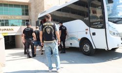 Antalya'da çeşitli suçlardan aranan 80 kişi yakalandı