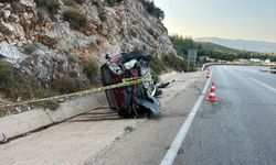 Antalya'da kamyonetin şarampole devrilmesi sonucu 6 kişi yaralandı