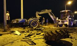 Antalya'da traktör ile otomobilin çarpışması sonucu 2 kişi yaralandı