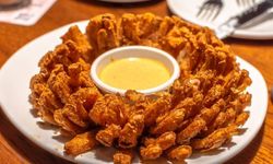 Blooming Onion Çiçek Gibi Soğan Lezzeti