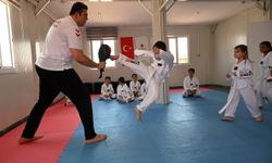 Depremzede çocuklar tekvandoyla rehabilite oluyor