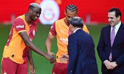Galatasaray'da Tarihi Anlar Osimhen ve Sane İmzaladı