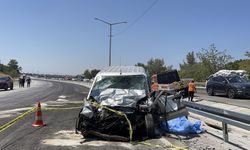 GÜNCELLEME - Burdur'da panelvan ile hafif ticari aracın çarpıştığı kazadaki ölü sayısı 3'e yükseldi