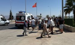 Hatay'da otomobil ile çekicinin çarpıştığı kazada 3 kişi öldü, 3 kişi yaralandı