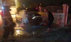 Hatay'da park halindeki otomobilin kundaklanması güvenlik kamerasında