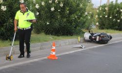 Mersin'de motosikletin çarptığı yaya ve sürücü yaralandı