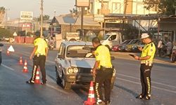 Mersin'de otomobille çarpışan motosikletteki 2 kişi yaralandı