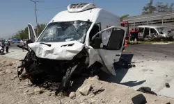 Burdur’da Kafa Kafaya Çarpışma 2 Ölü, 4 Yaralı