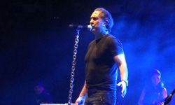 Şarkıcı Kıraç Adana'da konser verdi