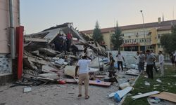 Sındırgı’da Şiddetli Deprem: 10 Bina Yıkıldı, Mahsur Kalanlar Var