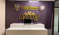 Hatay'da konteynerden bilgisayar hırsızlığı güvenlik kamerasında