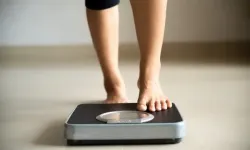 Ödem ve Şişkinlik Kilo Sanılıyor! Tartıdaki Artış Kilo Değil