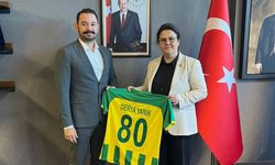 Osmaniyespor’dan Derya Yanık’a Forma Hediyesi