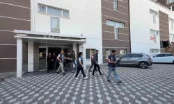 Gazeteci C.T., 'Halkı Yanıltıcı Bilgiyi Yayma' Suçundan Tutuklandı