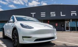 Tesla 2 Milyon Aracı Geri Çağırıyor: Autopilot Ve Kapı Kilidinde Risk