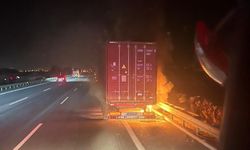 Düziçi Otoyolunda Makarna Yüklü TIR Alev Aldı