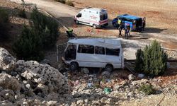 GÜNCELLEME 2 - Mersin'de şarampole yuvarlanan işçi servisindeki 4 kişi öldü, 14 kişi yaralandı