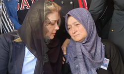 Asu Kaya, Şehidimizin Annesine Sarılarak Teselli Etti